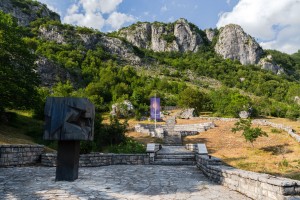 Memorial Complex Vukovi korjeni